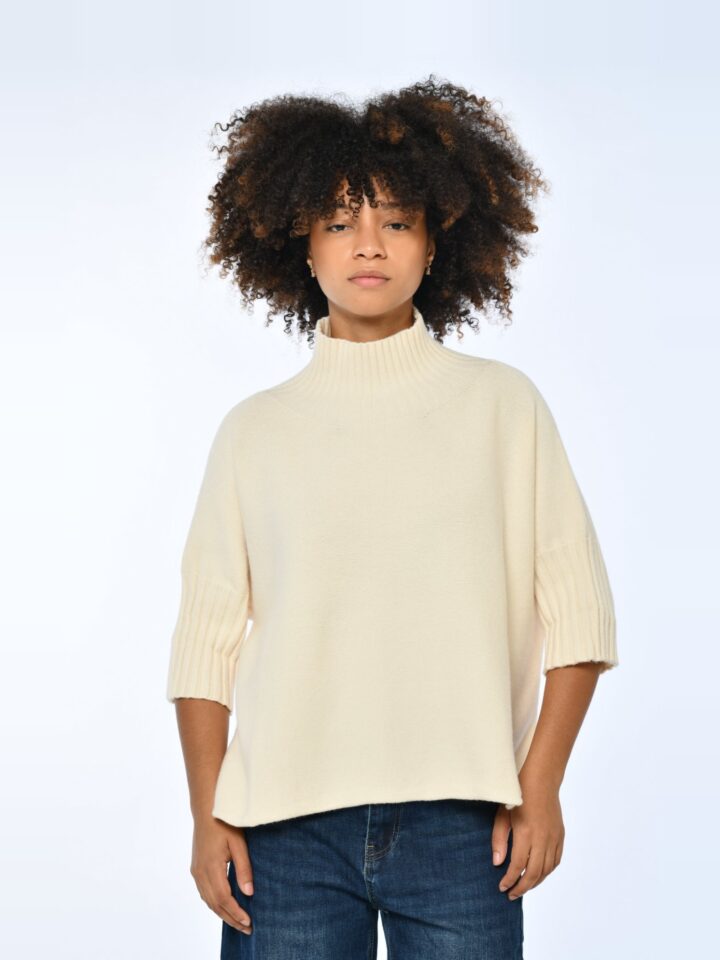 Andrea – Pull col montant manches trois quarts – Ecru