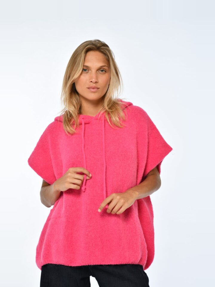 Célia – Pull poncho oversize à capuche en alpaga – Bordeaux